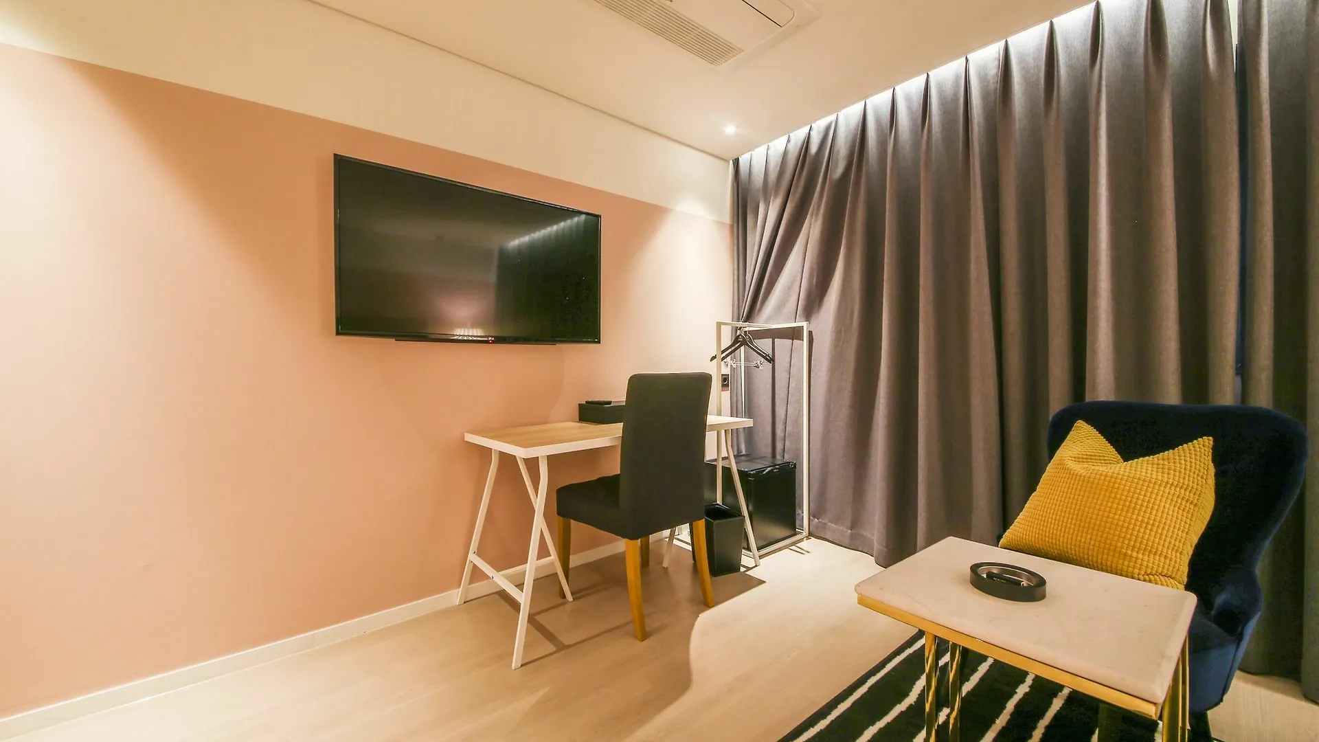 Hotel Londoner Hwamyeong Busan 2*,  South Korea