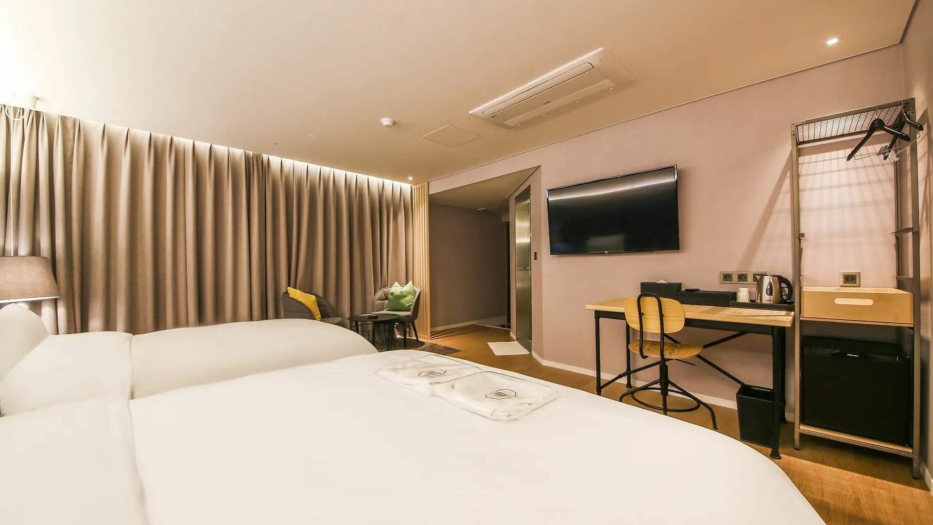 **  Hotel Londoner Hwamyeong Busan South Korea