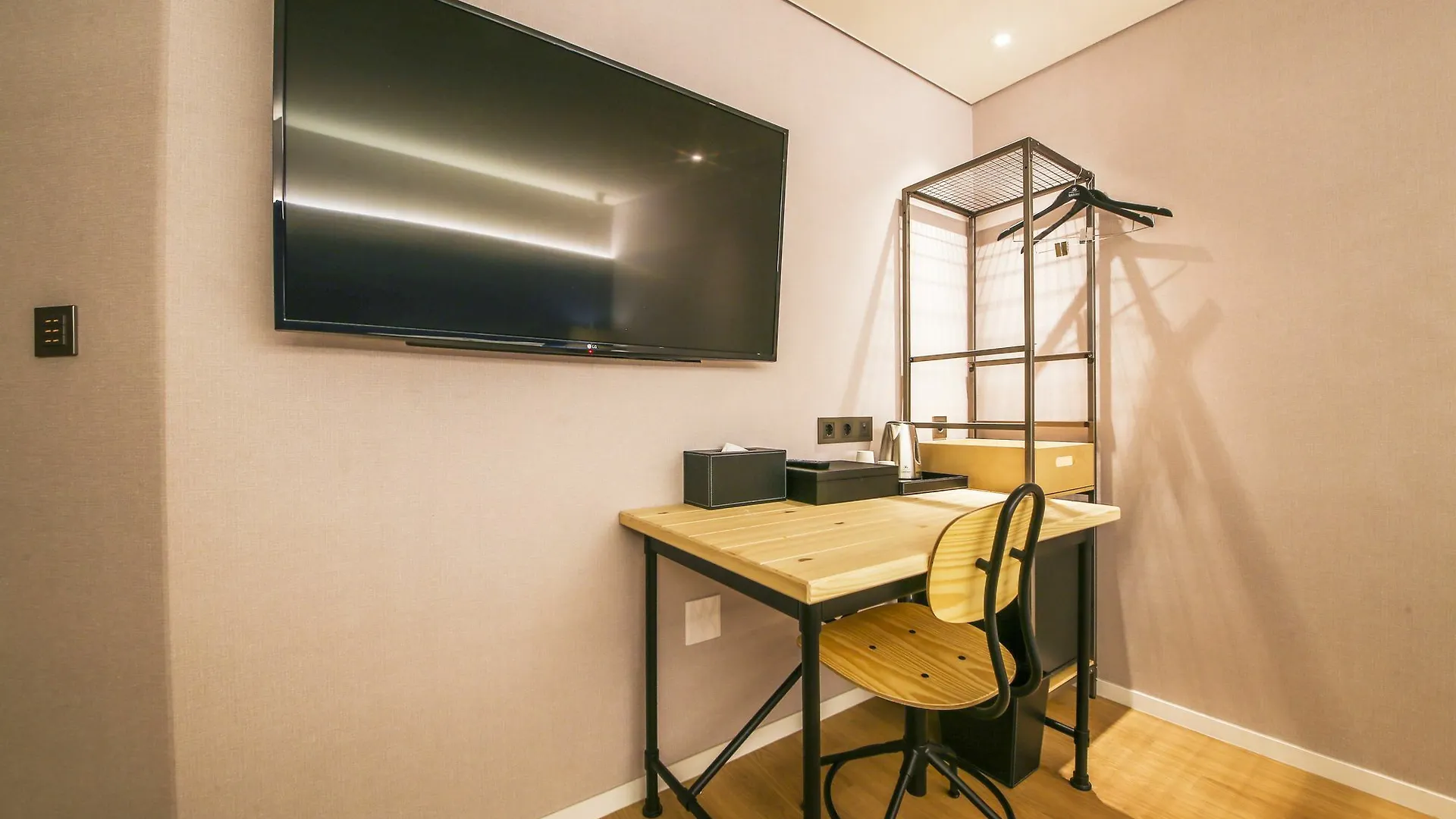 Hotel Londoner Hwamyeong Busan 2*,  South Korea